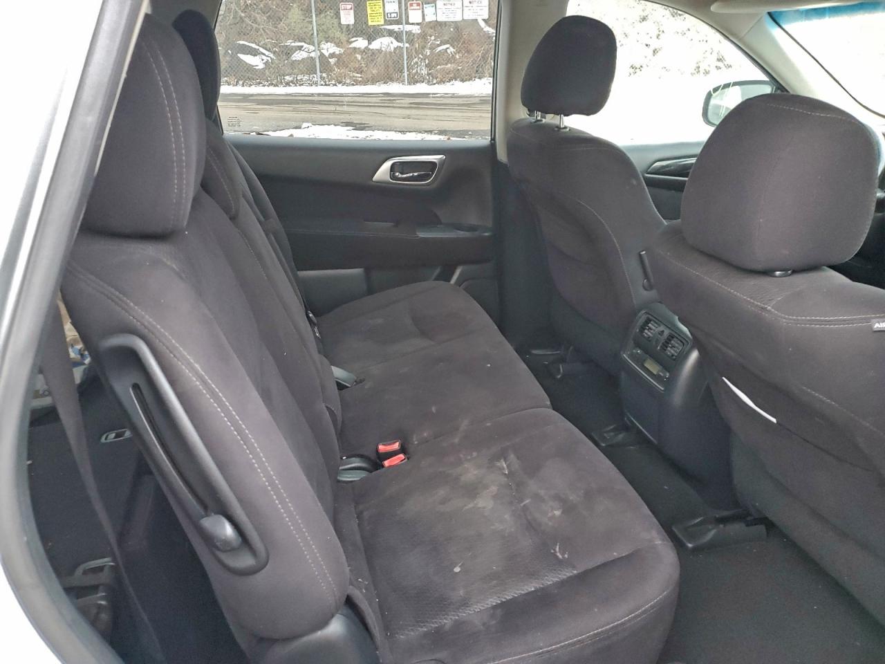 Nissan Pathfinder S Image 11