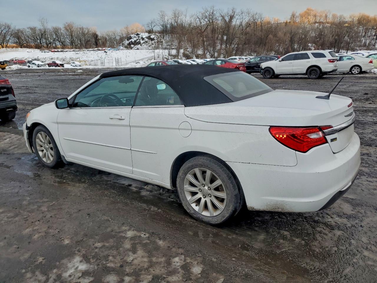 Chrysler 200 Touring Image 6