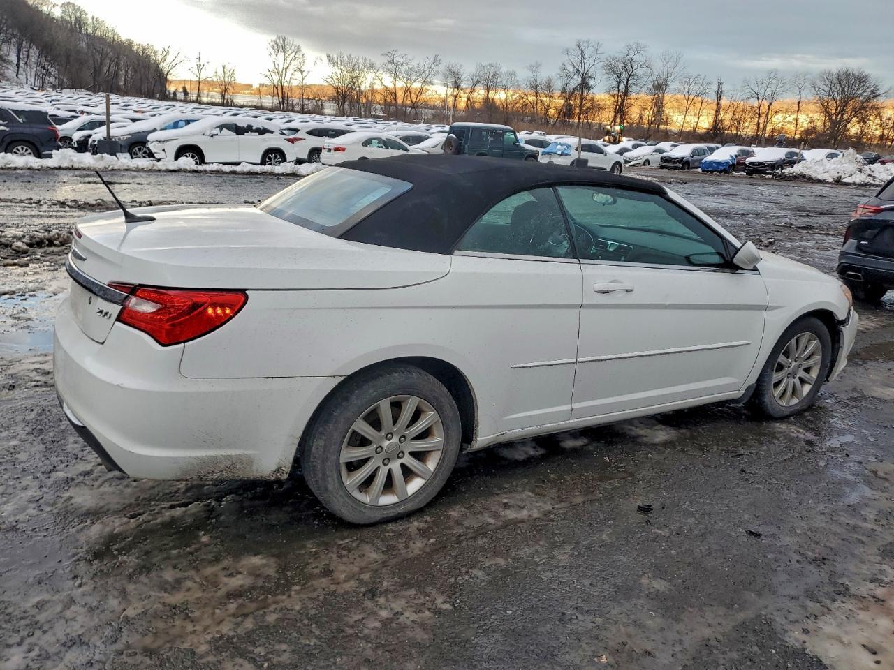 Chrysler 200 Touring Image 2