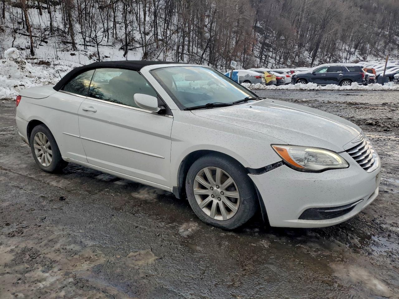 Chrysler 200 Touring Image 9