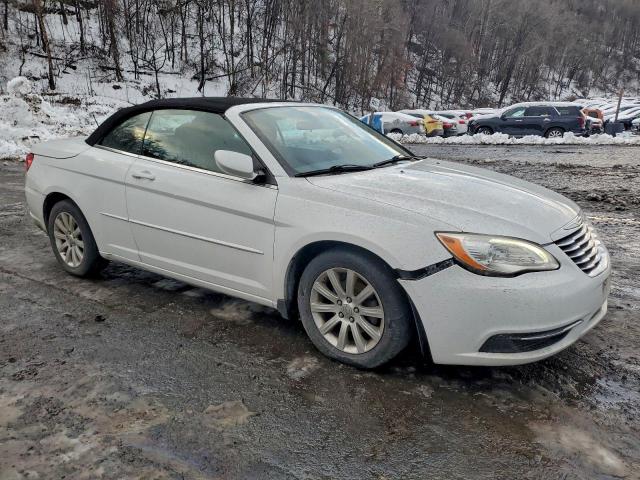 Chrysler 200 Touring Image 9