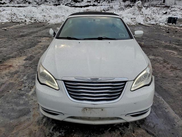 Chrysler 200 Touring Image 4