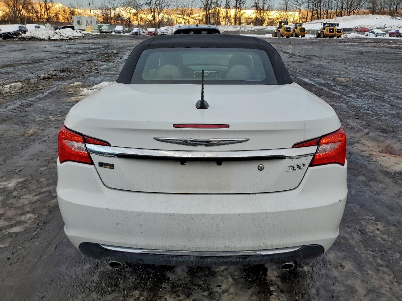 Chrysler 200 Touring Image 7