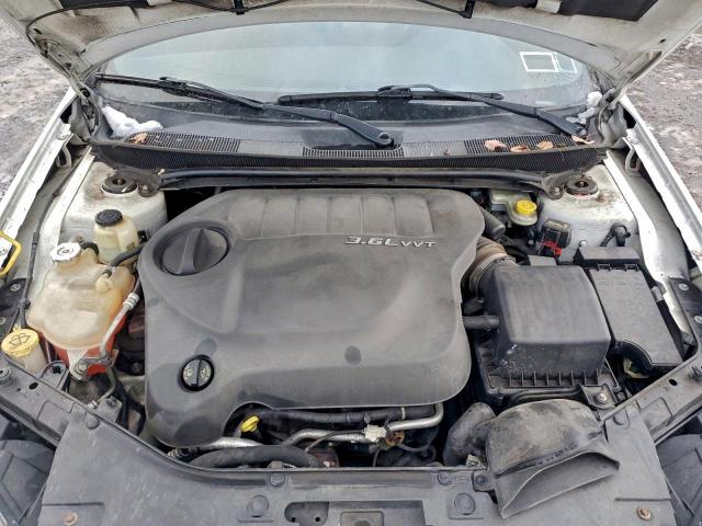 Chrysler 200 Touring Image 5