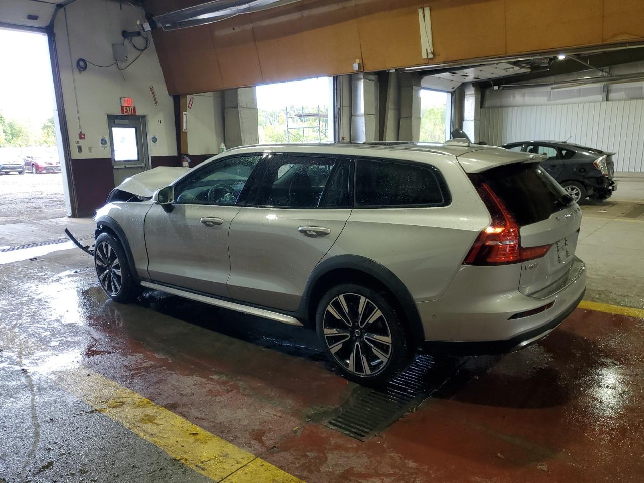 Volvo V60 Ultra Image 2