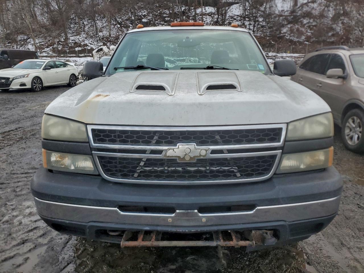 Chevrolet Silverado K1500 Image 4