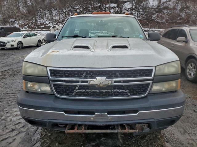 Chevrolet Silverado K1500 Image 4
