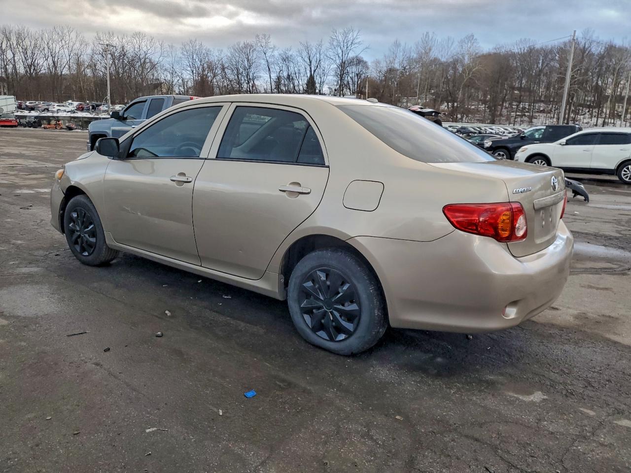 Toyota Corolla Base Image 8