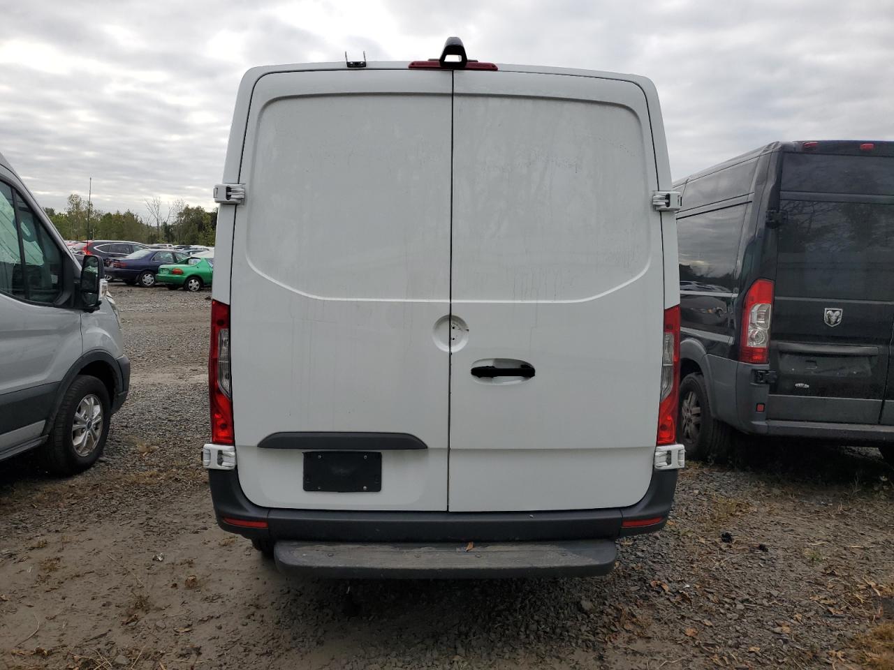 Mercedes-Benz Sprinter 2500 Image 11