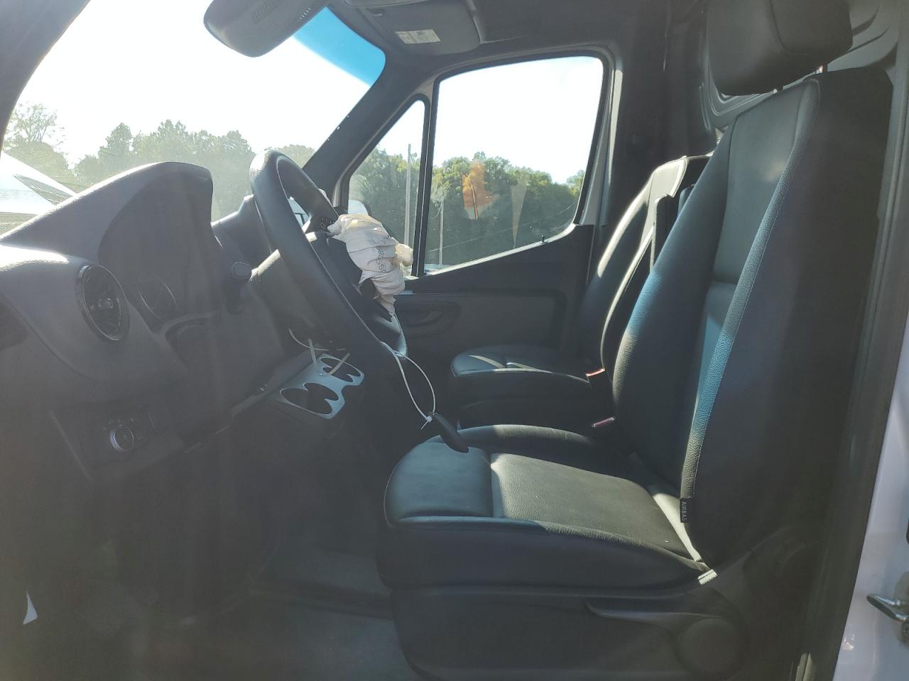 Mercedes-Benz Sprinter 2500 Image 6