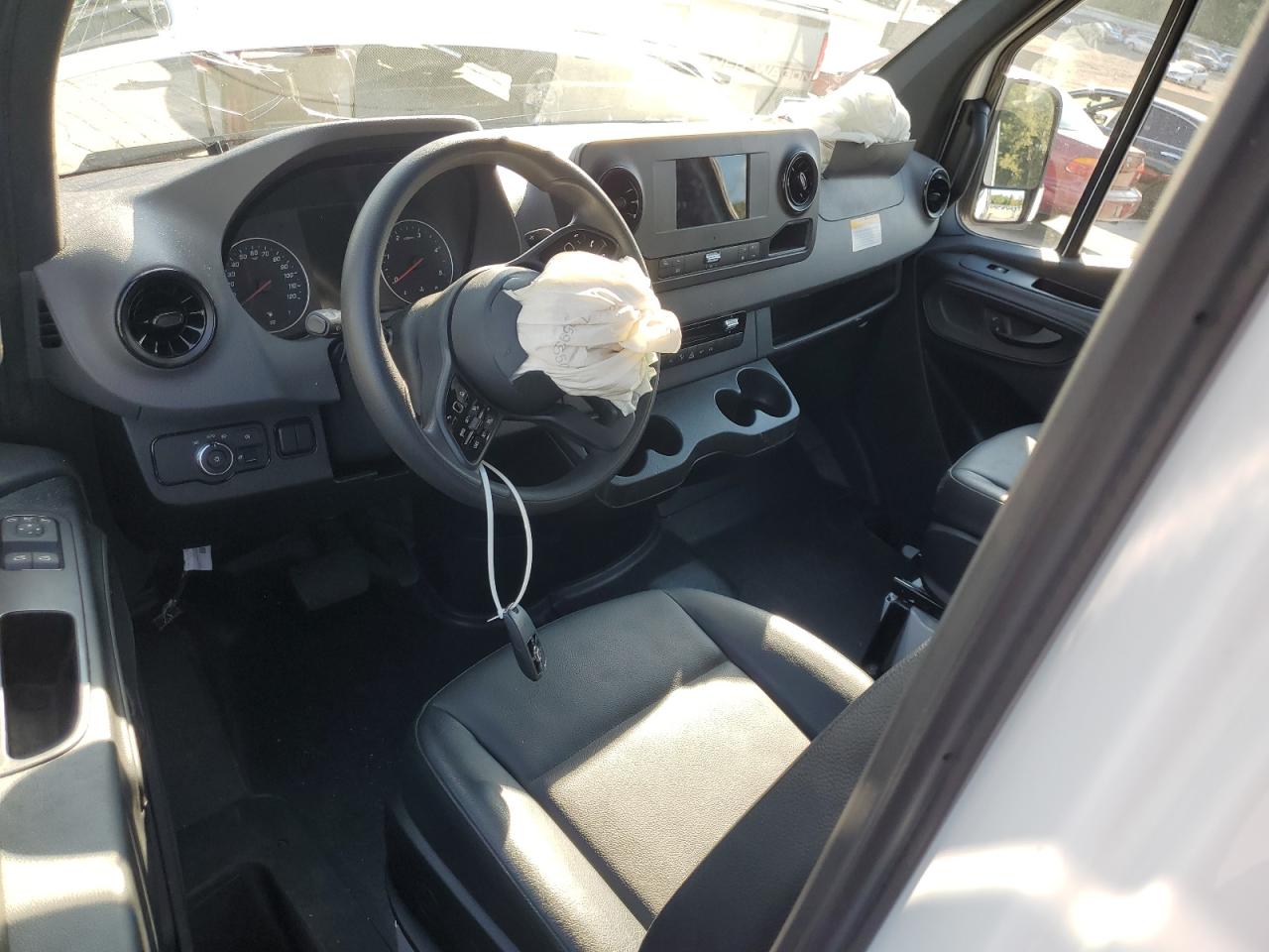 Mercedes-Benz Sprinter 2500 Image 4