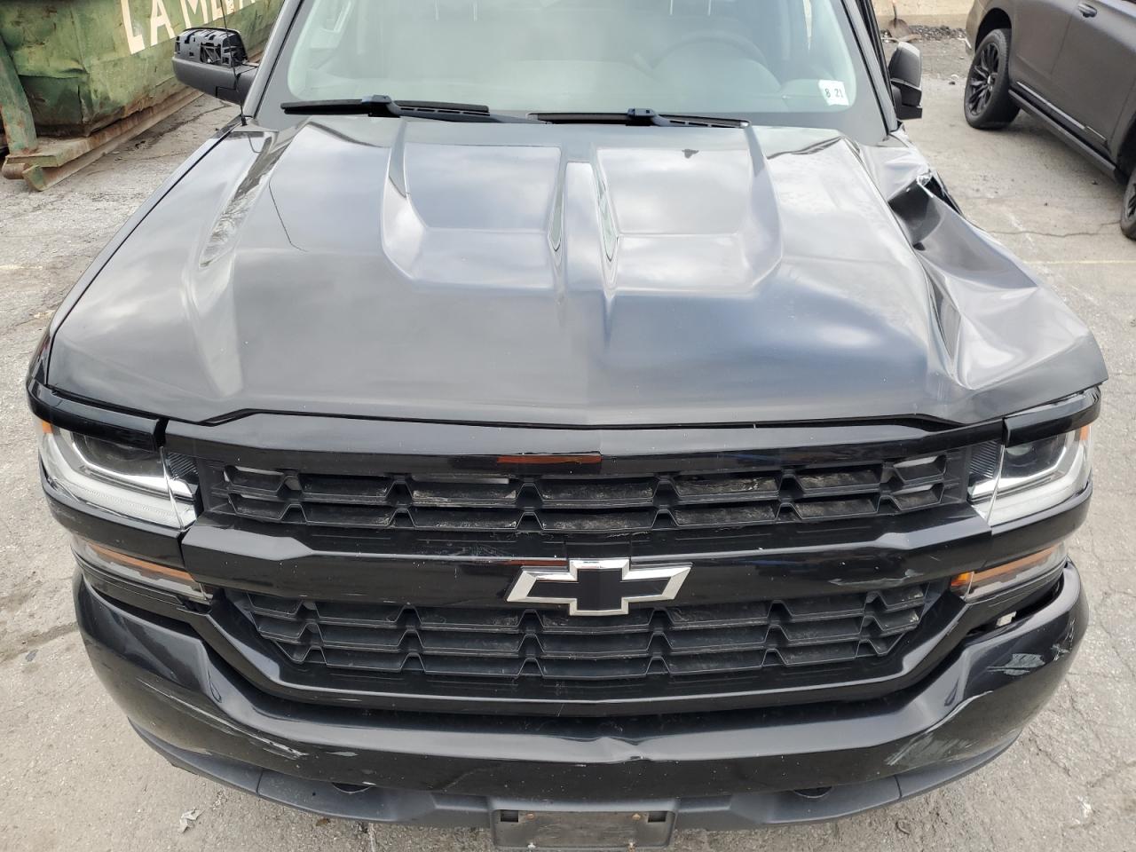 Chevrolet Silverado K1500 Custom Image 9