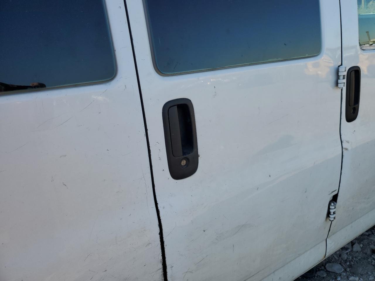 Chevrolet Express Image 7