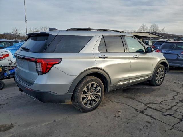 Ford Explorer Active Image 4
