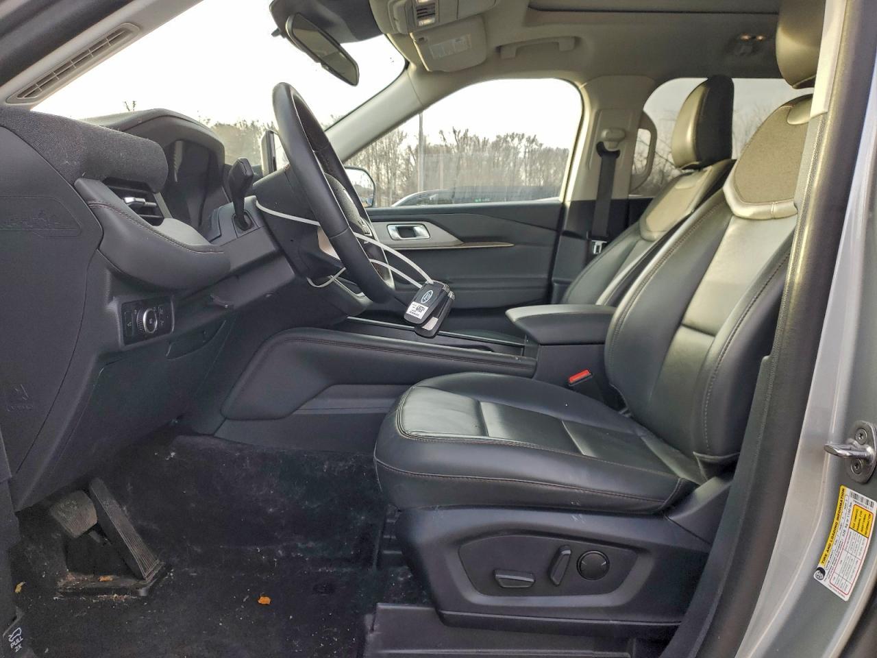Ford Explorer Active Image 12