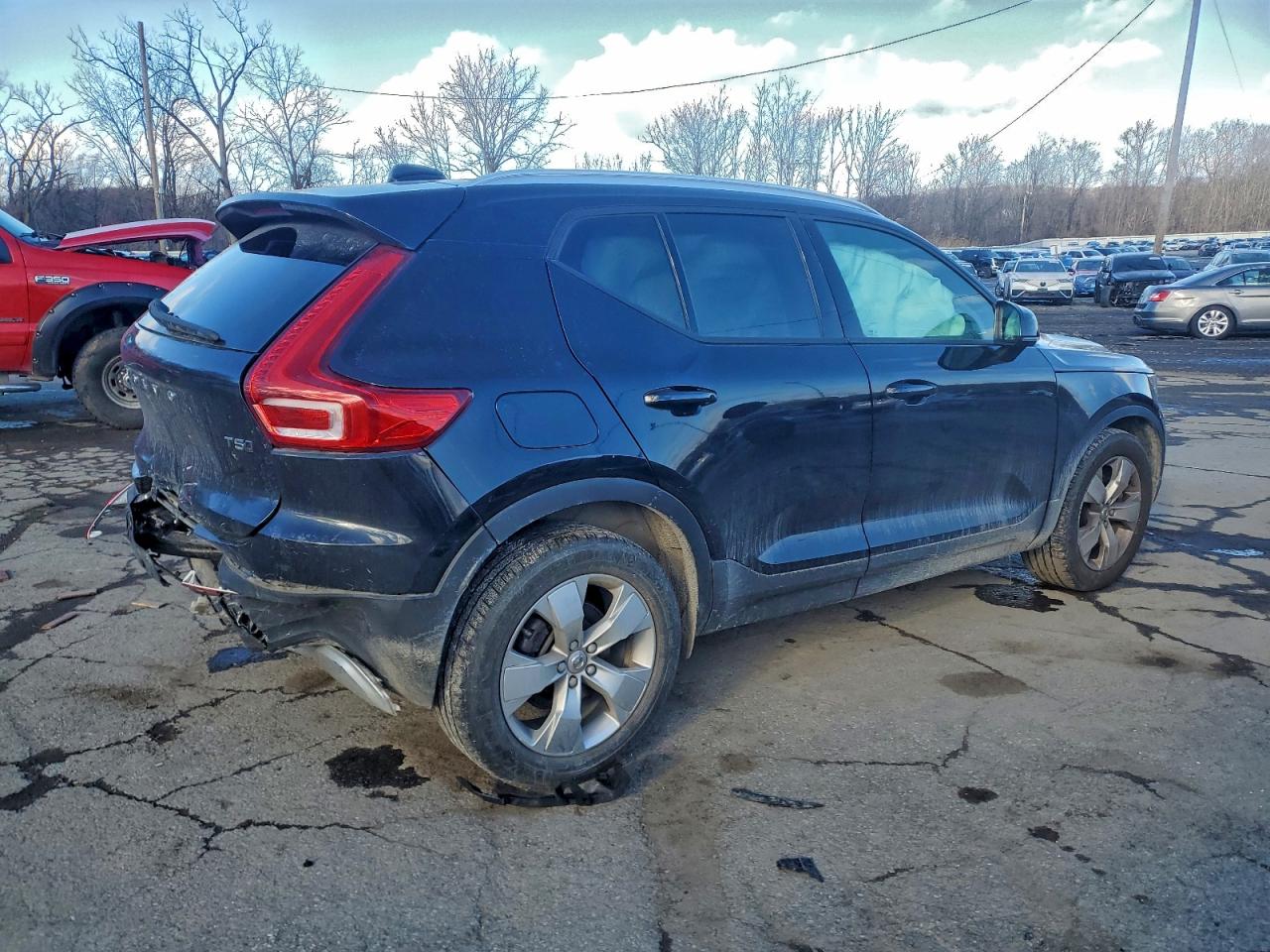 Volvo XC40 T5 Momentum Image 3