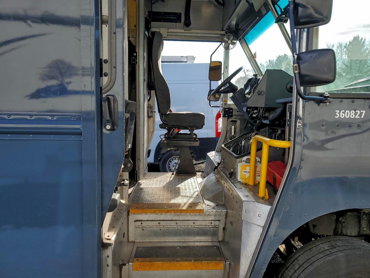 Freightliner Mt45 M Line Walk-in Van Image 4