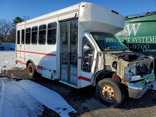 Ford Econoline E450 Super Duty Cutaway Van Image 13