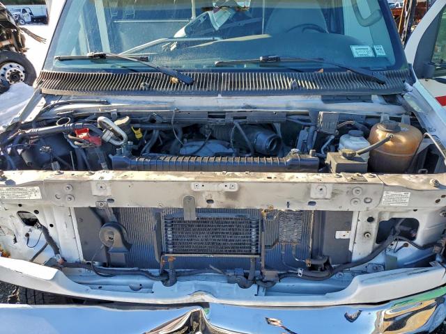 Ford Econoline E450 Super Duty Cutaway Van Image 7