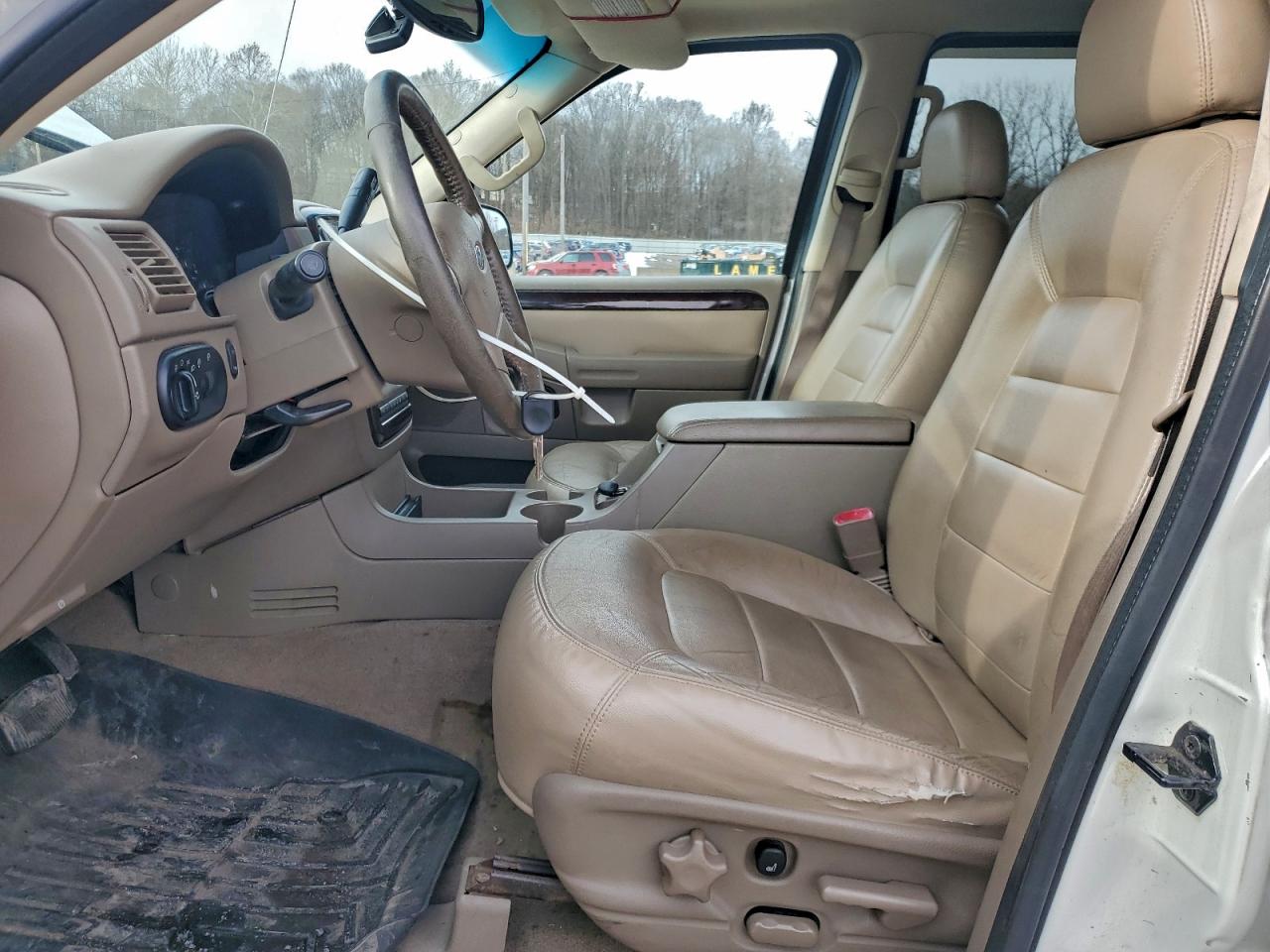 Ford Explorer Limited Image 4