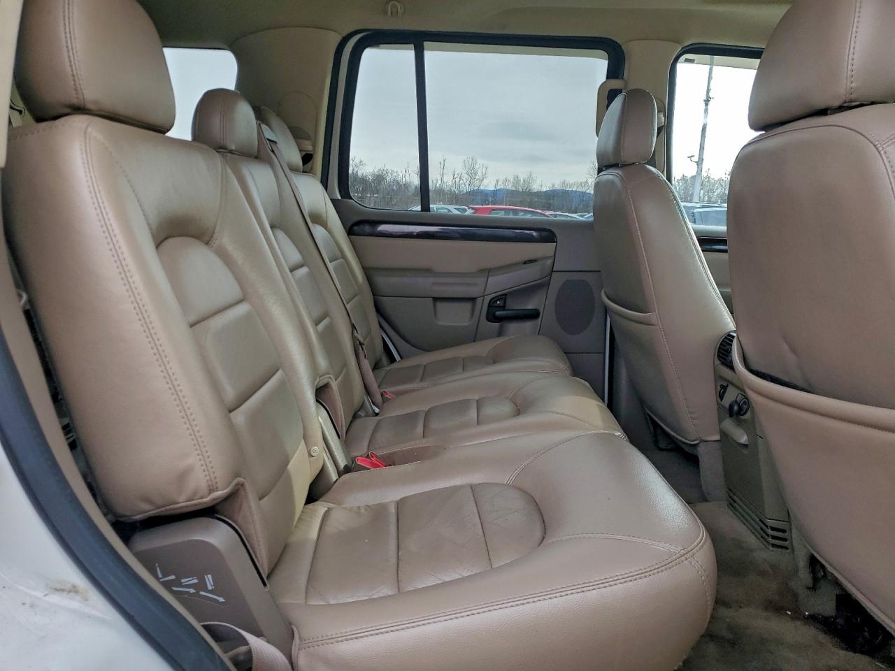 Ford Explorer Limited Image 9