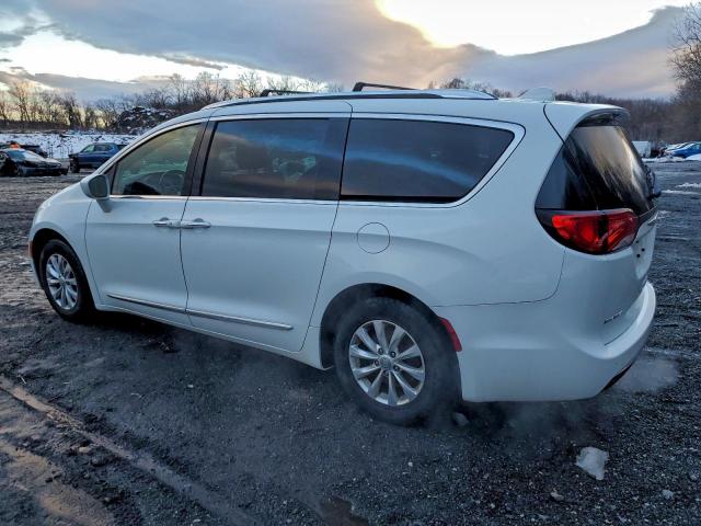 Chrysler Pacifica Touring L Image 2