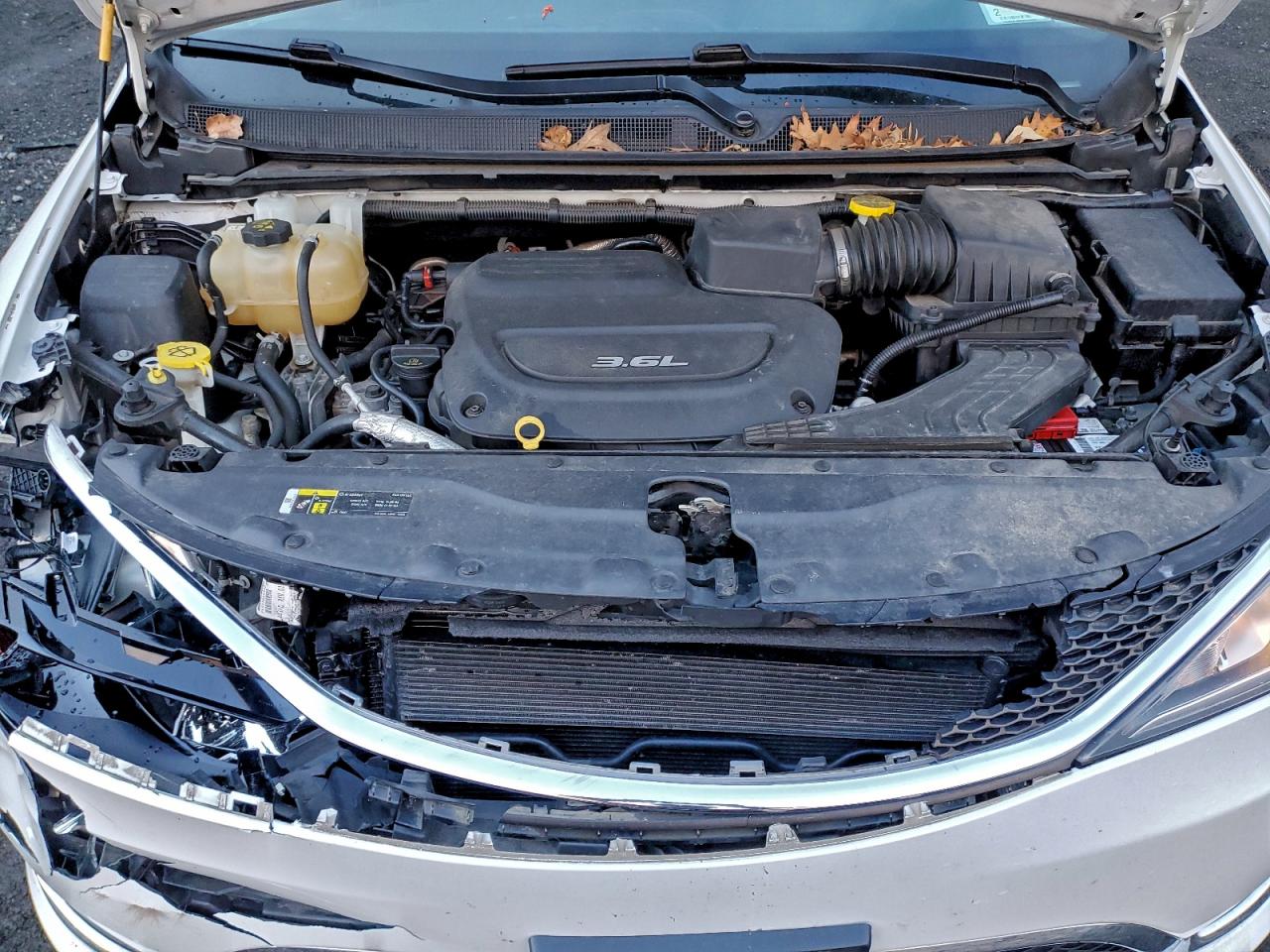 Chrysler Pacifica Touring L Image 13