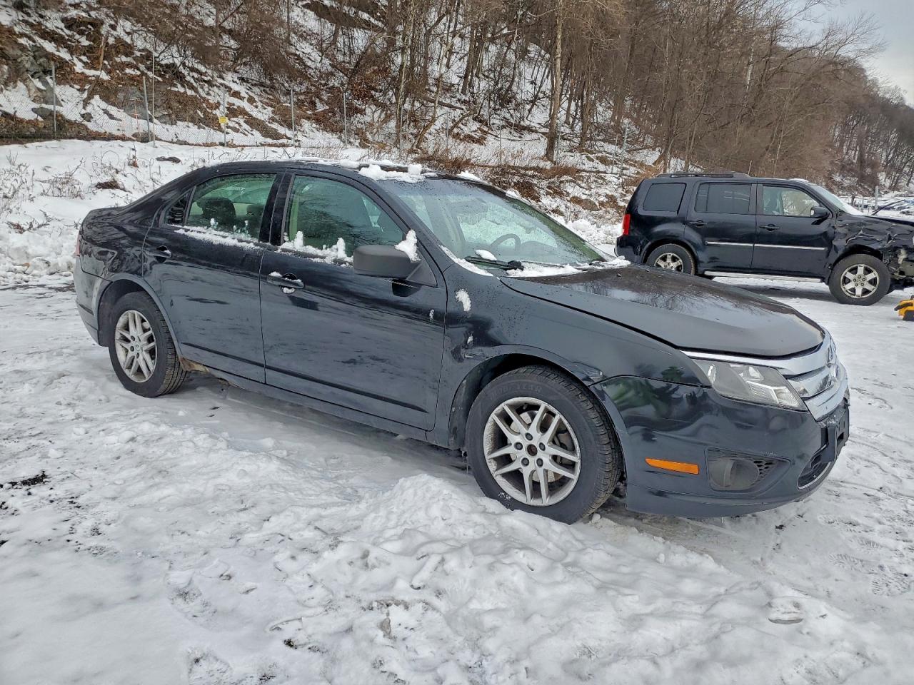 Ford Fusion S Image 10