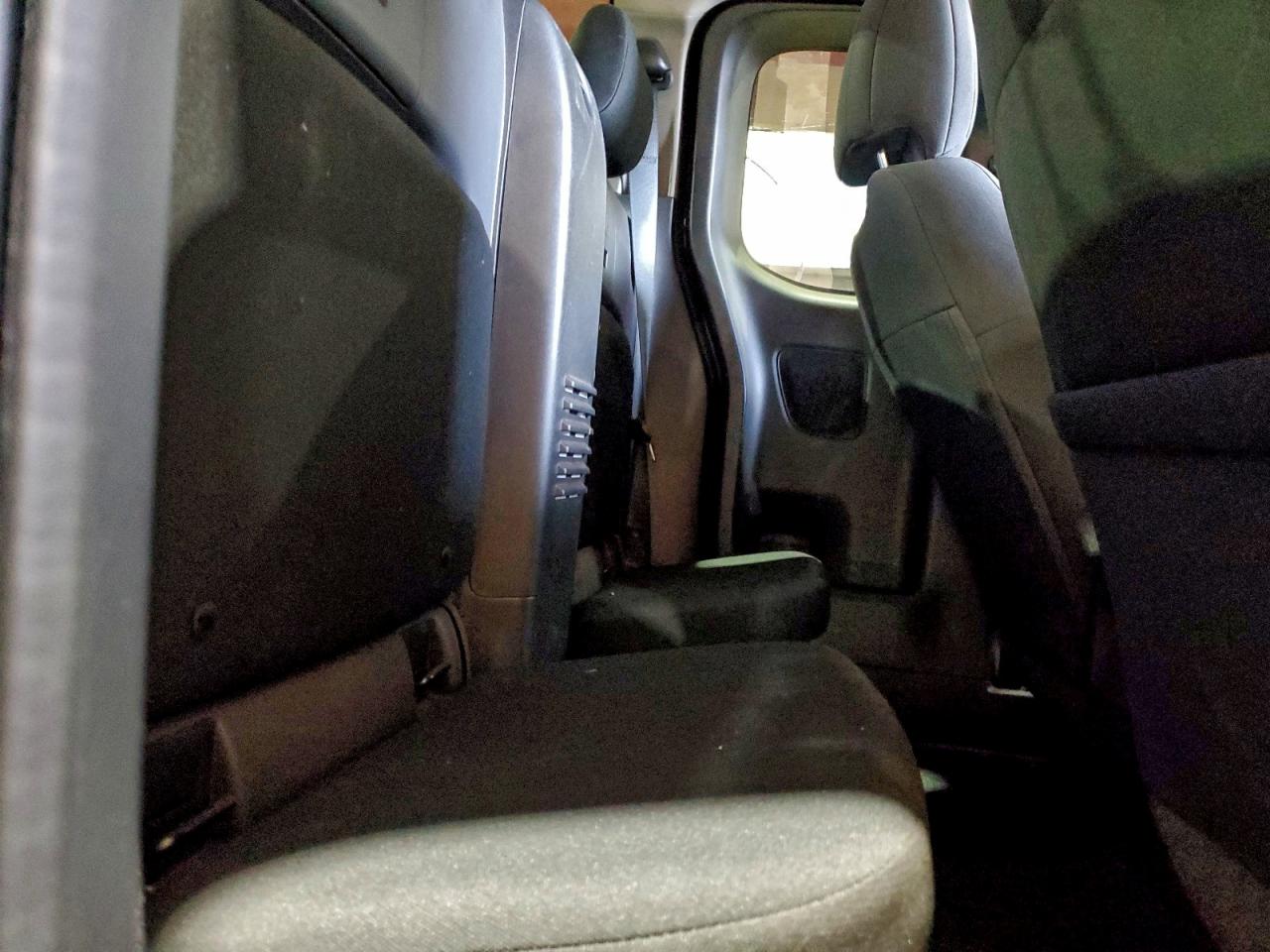 Nissan Frontier S Image 11