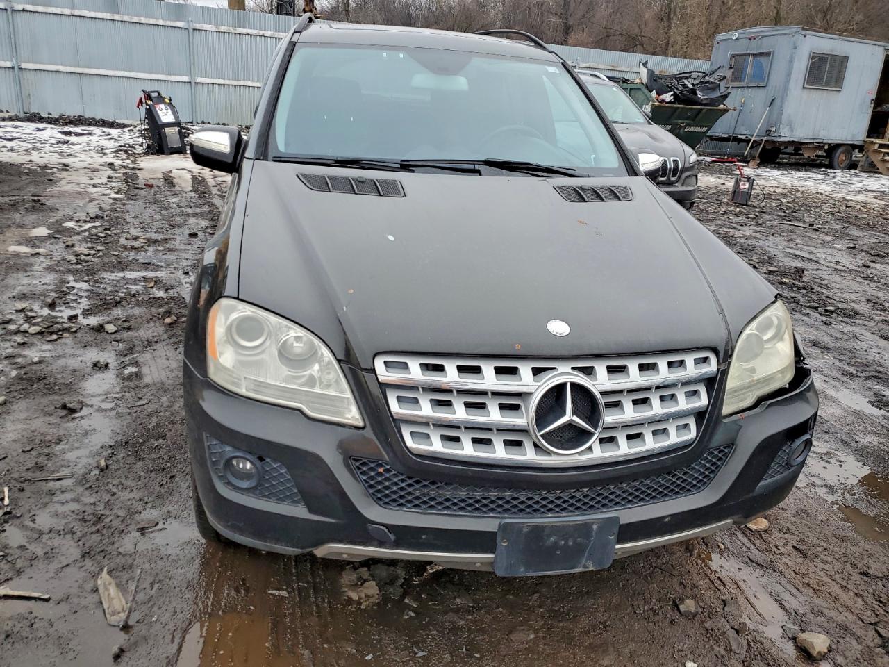 Mercedes-Benz M-Class 350 Image 2