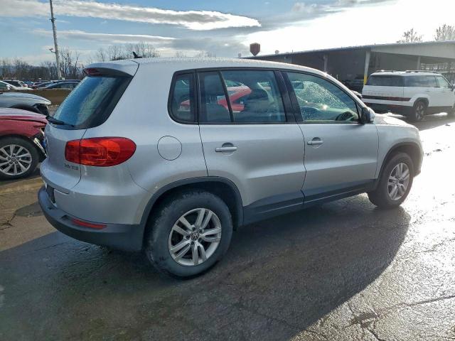 Volkswagen Tiguan S Image 9