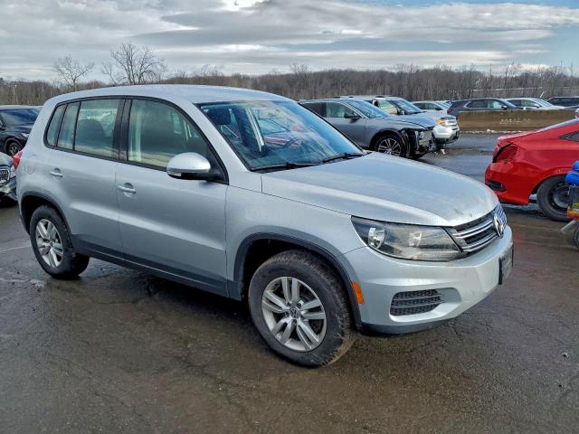Volkswagen Tiguan S Image 10
