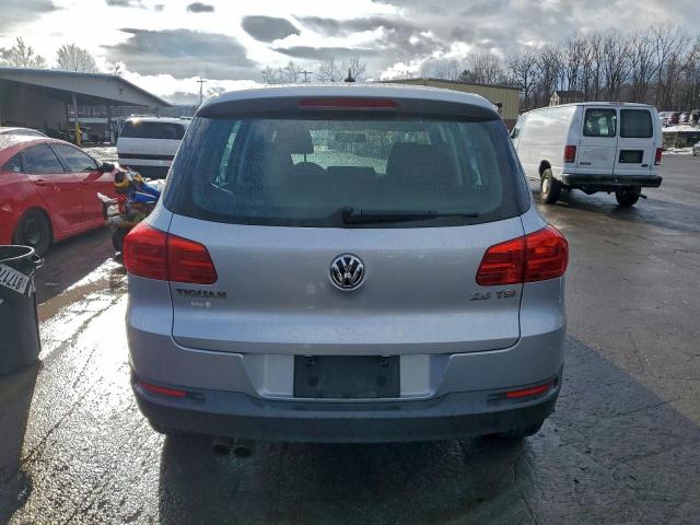 Volkswagen Tiguan S Image 3