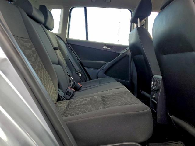 Volkswagen Tiguan S Image 6