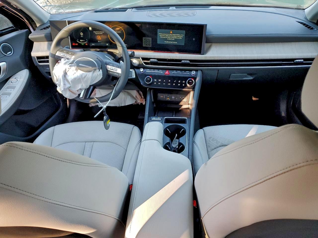 Hyundai SONATA Hybrid Image 11