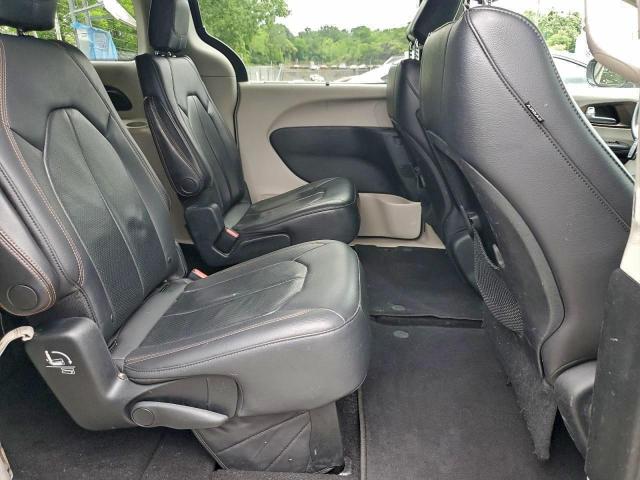 Chrysler Pacifica Touring L Image 9