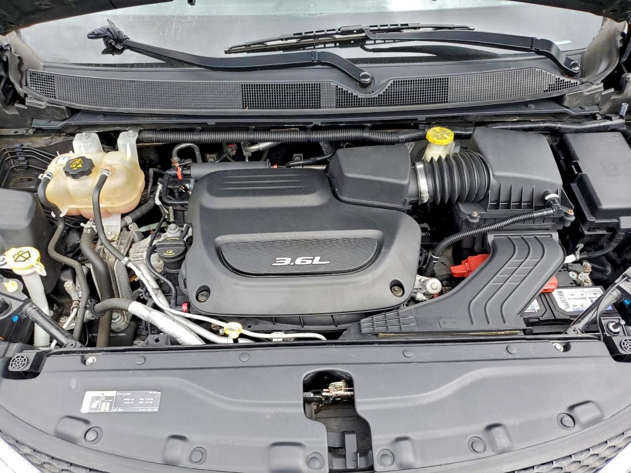 Chrysler Pacifica Touring L Image 11