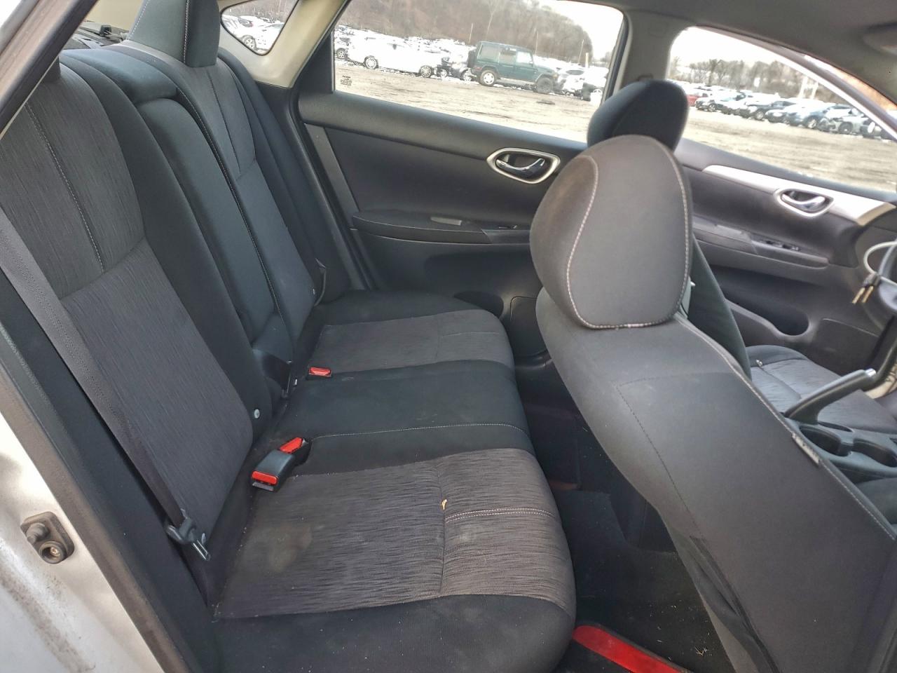 Nissan Sentra S Image 5