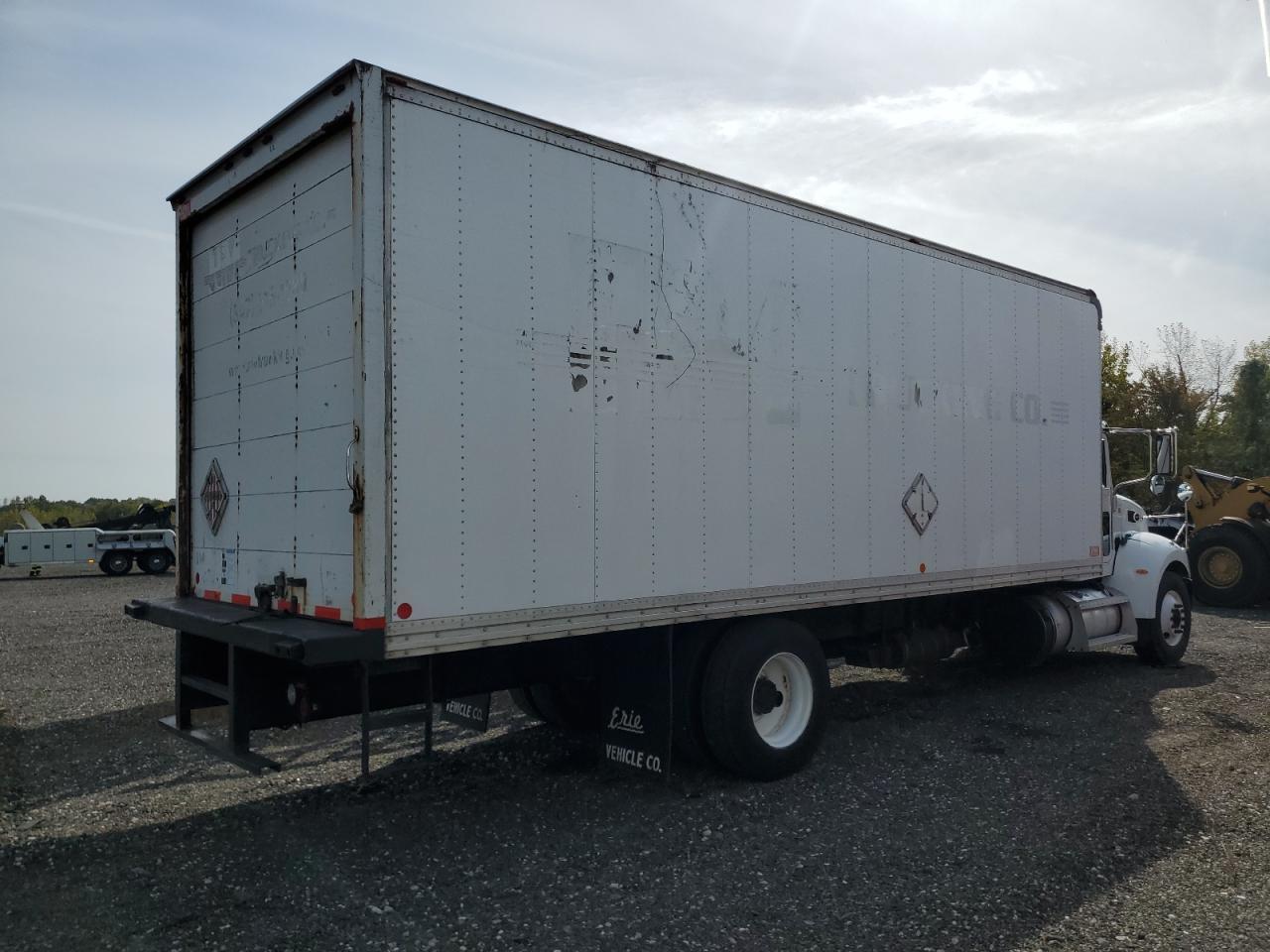 Peterbilt 337 Image 7