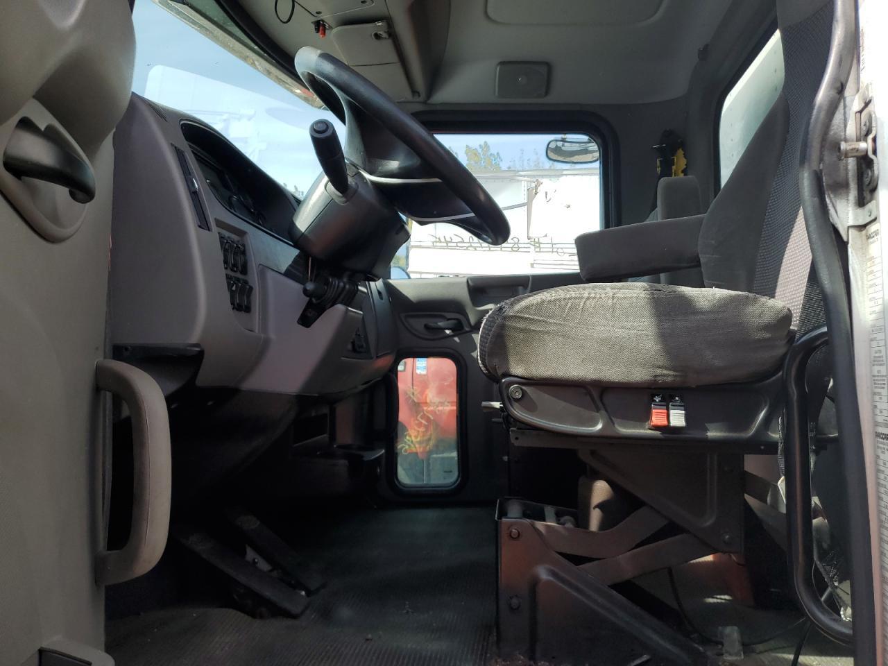 Peterbilt 337 Image 10