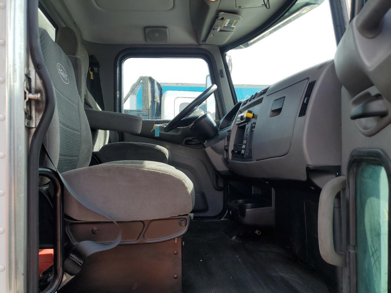 Peterbilt 337 Image 5