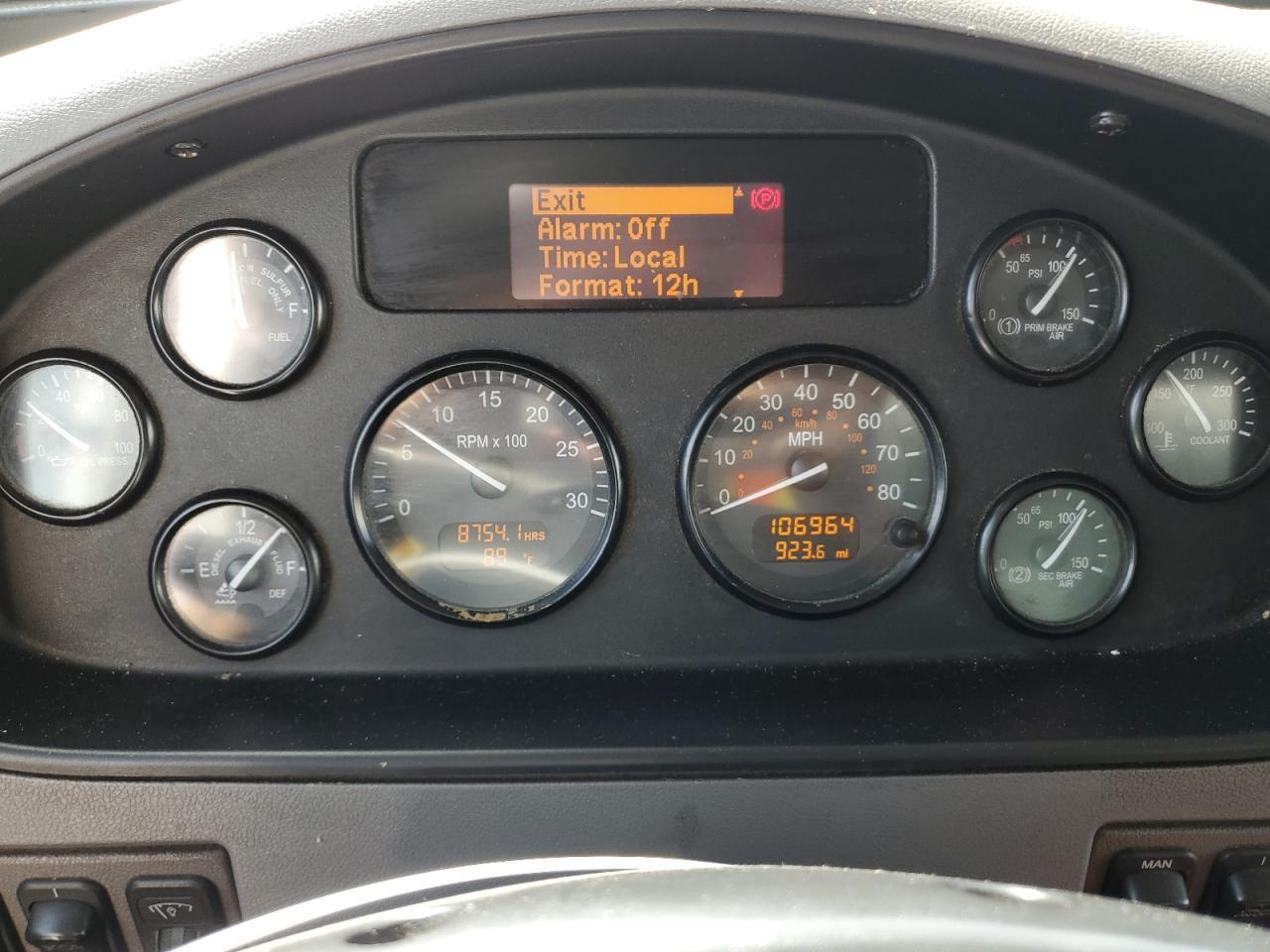 Peterbilt 337 Image 2