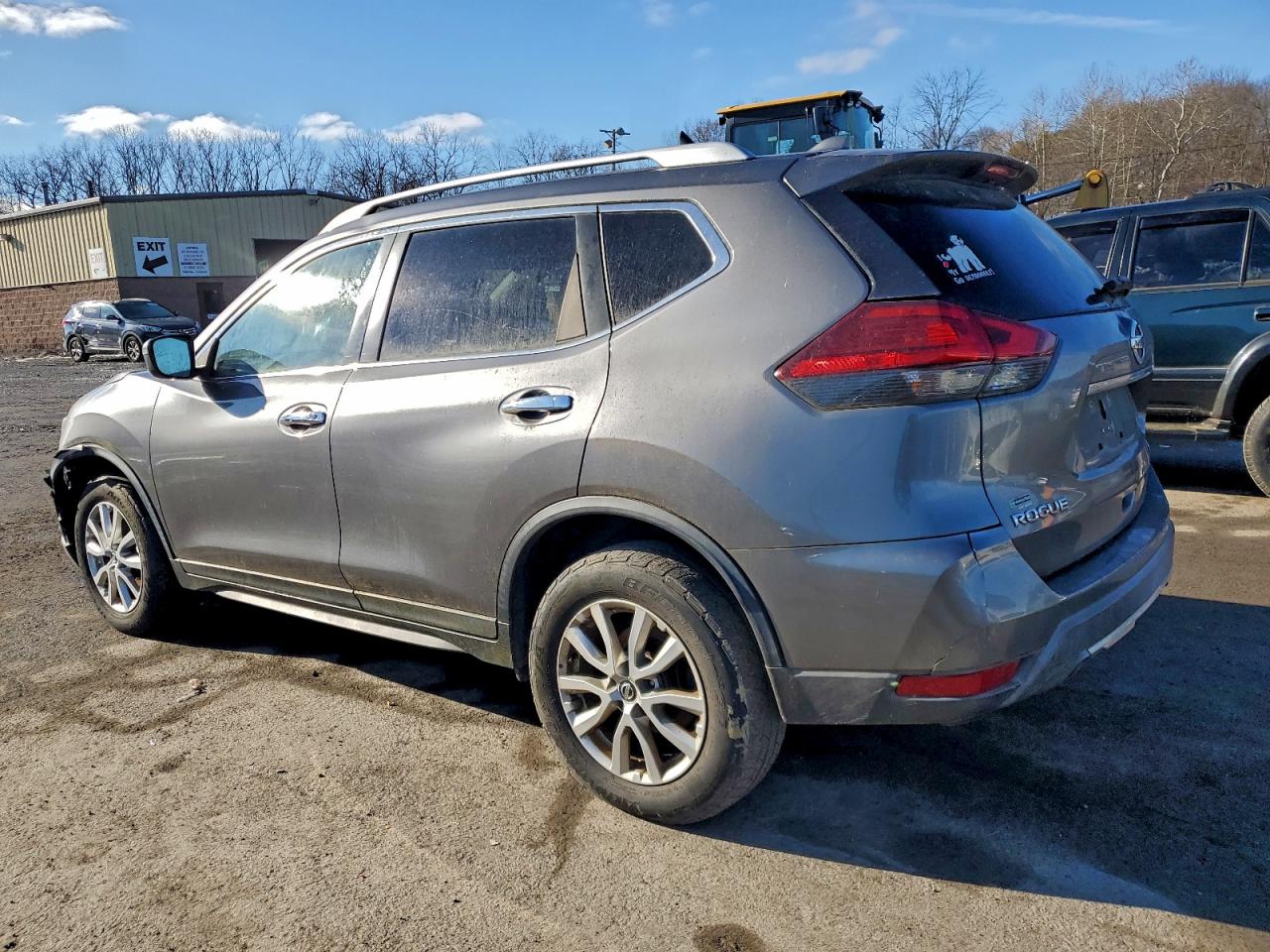 Nissan Rogue S Image 2