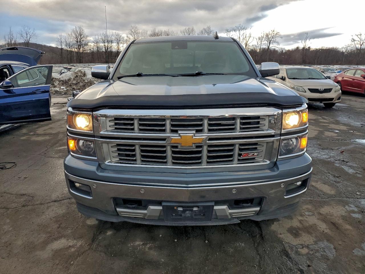 Chevrolet Silverado K1500 Ltz Image 2