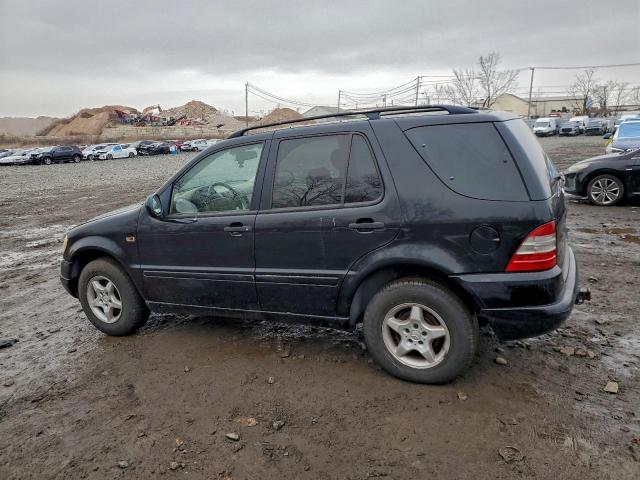 Mercedes-Benz M-Class 320 Image 2