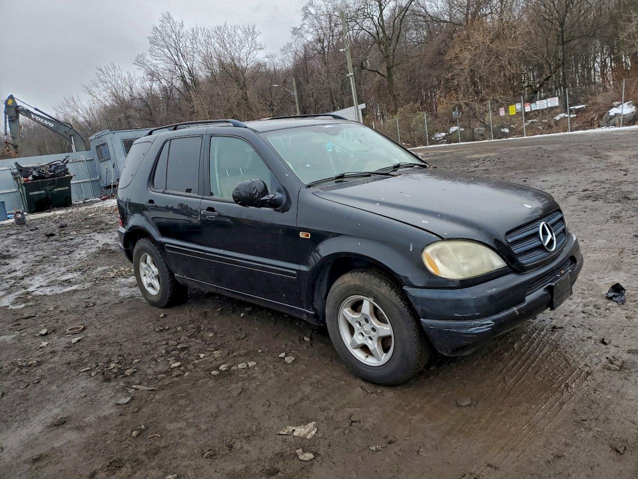 Mercedes-Benz M-Class 320 Image 3