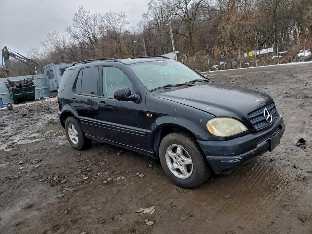 Mercedes-Benz M-Class 320 Image 3