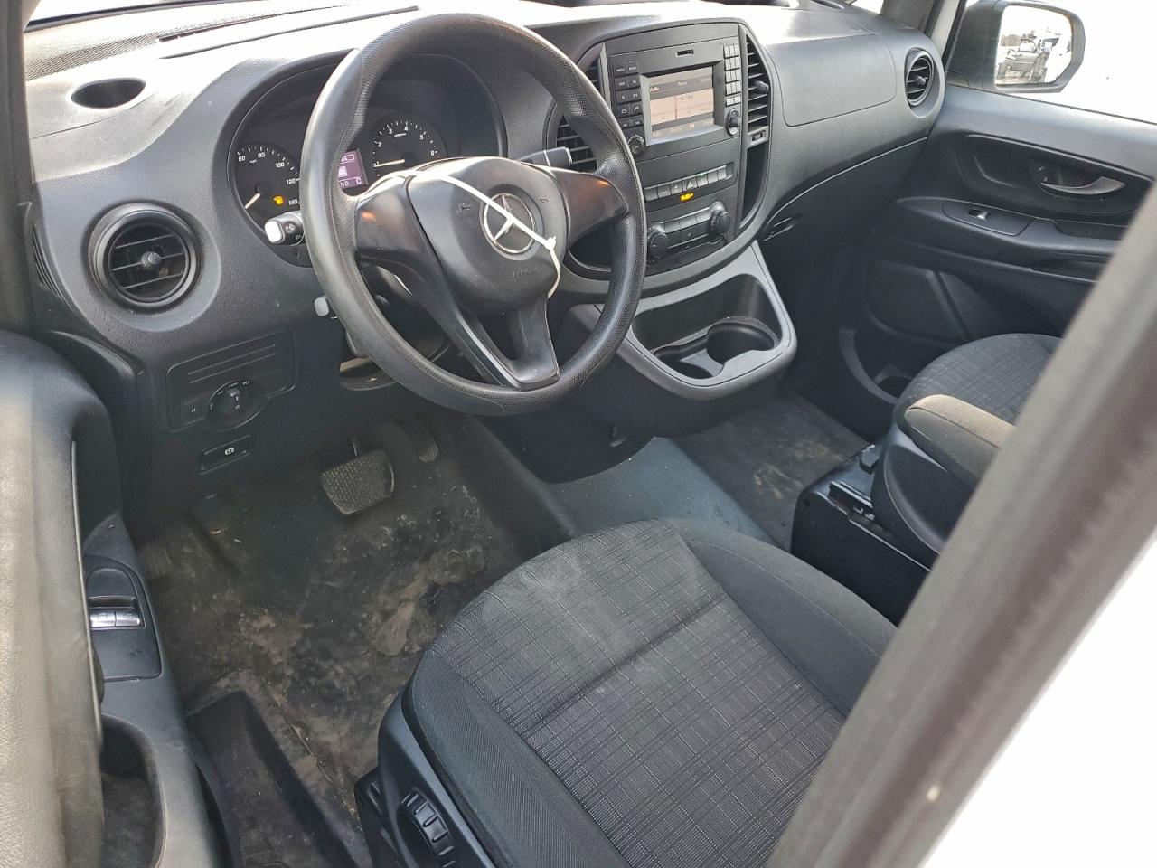 Mercedes-Benz Metris Image 12