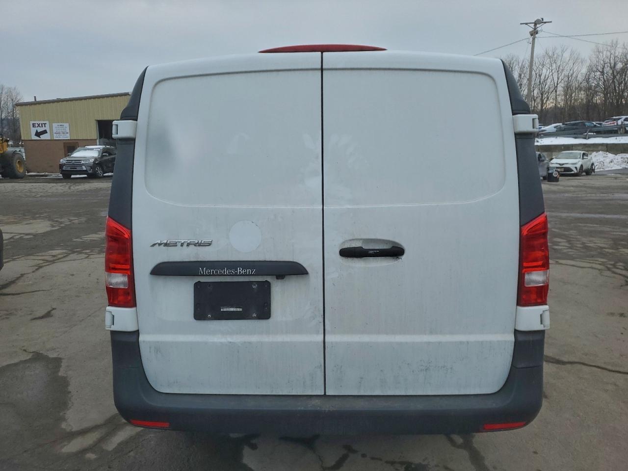 Mercedes-Benz Metris Image 6