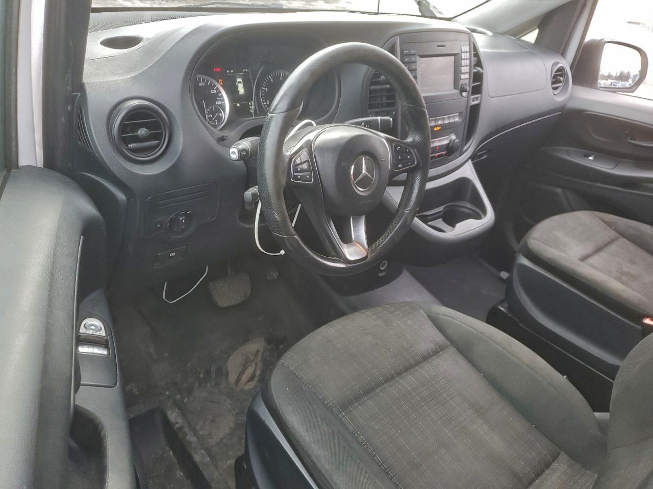 Mercedes-Benz Metris Image 5